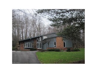 5670 Ledgebrook Ln, Solon, OH 44139