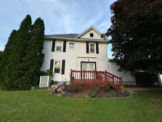 145 W Division St, Amboy, IL 61310