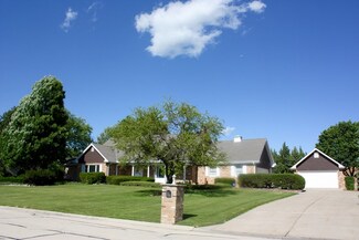 76 Regent Dr, Oak Brook, IL 60523