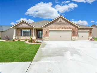 912 Creekside Dr, Waterloo, IL 62298