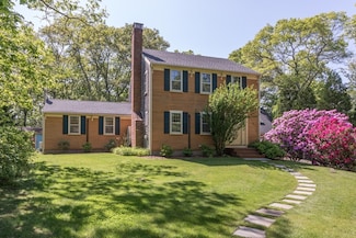 8 Schoolhouse Village, Oak Bluffs, MA 02557