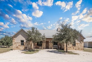 888 Tierra Linda Dr, Concan, TX 78881