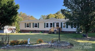 3348 Falling Creek Rd, Hickory, NC 28601