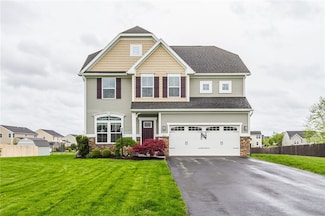 1601 Clovertrail Dr, Farmington, NY 14425