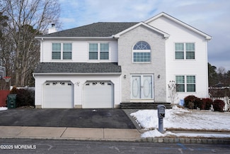 5 Diamond Ln, Howell, NJ 07731