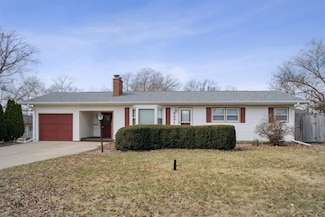 3201 Pridemore Dr, Cedar Falls, IA 50613