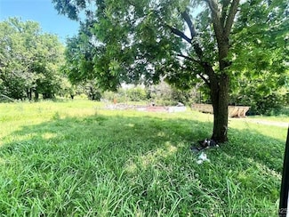 112 W Merrick St, Henryetta, OK 74437