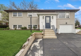 102 59th St, Willowbrook, IL 60527