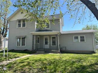 408 S 3rd St, Marshalltown, IA 50158