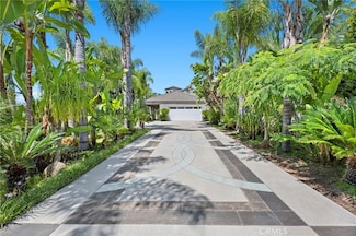 210 N Stage Coach Ln, Fallbrook, CA 92028