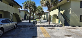 2252 NW 183rd St Unit 4, Miami Gardens, FL 33056