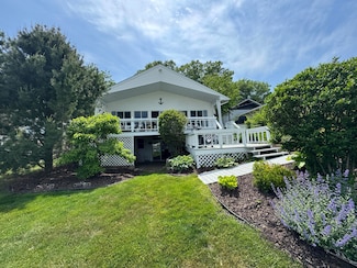 16933 Royal Ln, Spring Lake, MI 49456