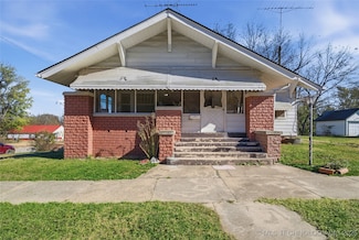 352 N Pine St, Nowata, OK 74048