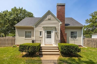 915 15th St, Aurora, NE 68818