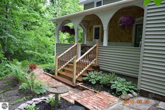 7074 Walker St, Benzonia, MI 49616