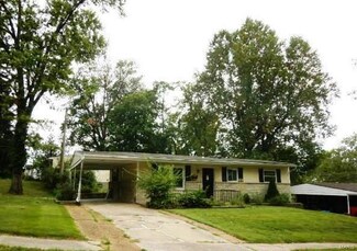 8901 Somerset Ln, Saint Louis, MO 63121