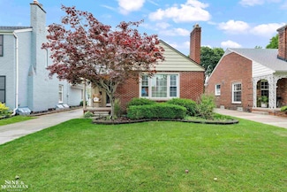 1890 Lochmoor Blvd, Grosse Pointe Woods, MI 48236