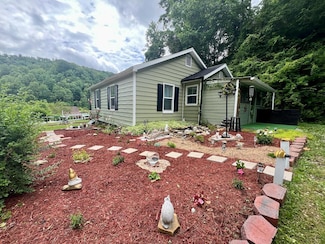 55 Dawson Branch Rd, Hindman, KY 41822