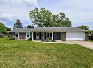 1003 Crestview Dr, Angola, IN 46703