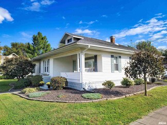 202 Flora Ave, Flora, IL 62839