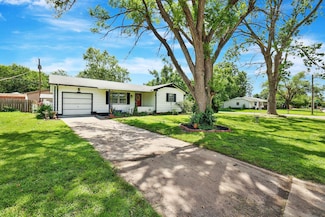 1340 N Summitlawn St, Wichita, KS 67212