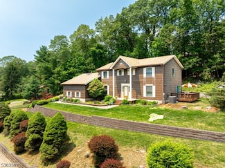 624 Sandra Dr, Landing, NJ 07850