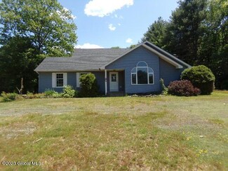 8 Spotswood Dr, Corinth, NY 12822