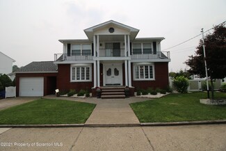 1131 Marion St, Peckville, PA 18452