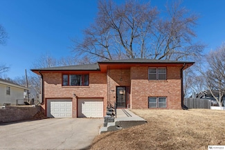 828 S Polk St, Papillion, NE 68046