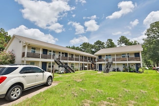 200 Hill St, Sealy, TX 77474