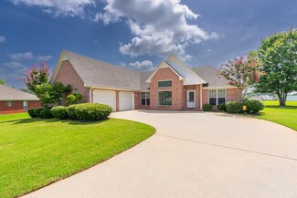 301 Redfield Rd, Florence, AL 35633