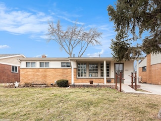21301 Briarcliff St, Saint Clair Shores, MI 48082