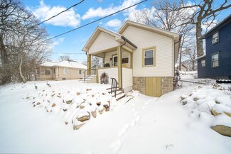 313 W Vandercook Dr, Jackson, MI 49203