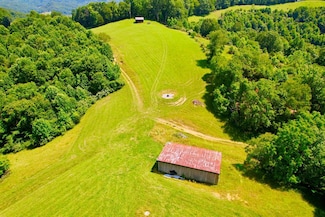 582 Hunter Ln, Saltville, VA 24370