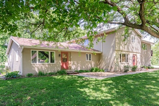 215 Ridge St, Creston, IL 60113