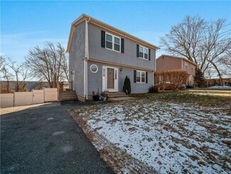 136 Eastgate Dr, Warwick, RI 02886