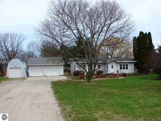 174 W Fillmore Rd, Ithaca, MI 48847