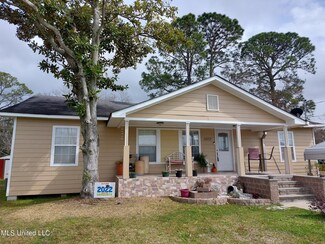 3002 9th St, Pascagoula, MS 39567