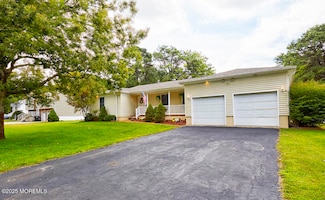 402 Frank Applegate Rd, Jackson, NJ 08527