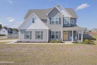 111 High Tide Dr, Peletier, NC 28584