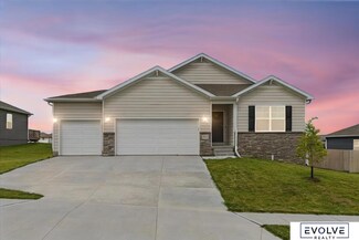 11602 Sunburst Dr, Papillion, NE 68046