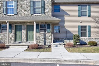 93 Midway Farms Ln, Lancaster, PA 17602