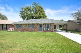 332 Gladiolus St, Port Allen, LA 70767
