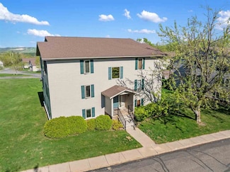2067 Woods Ln Unit 13, Petoskey, MI 49770