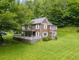 1070 Maple Run Rd, Looneyville, WV 25259