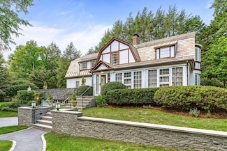 59 Princeton Rd, Chestnut Hill, MA 02467