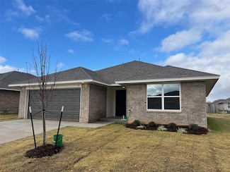 912 Hazy Brook Cir, Chickasha, OK 73018
