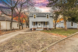 629 W 10th St, Newton, KS 67114