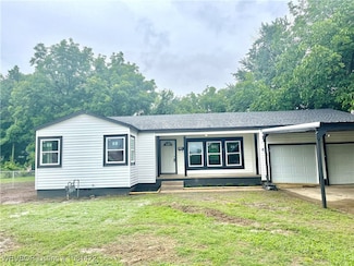 818 E Chickasaw Ave, Sallisaw, OK 74955
