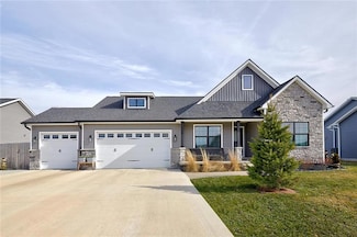 817 N 10th Ave, Winterset, IA 50273